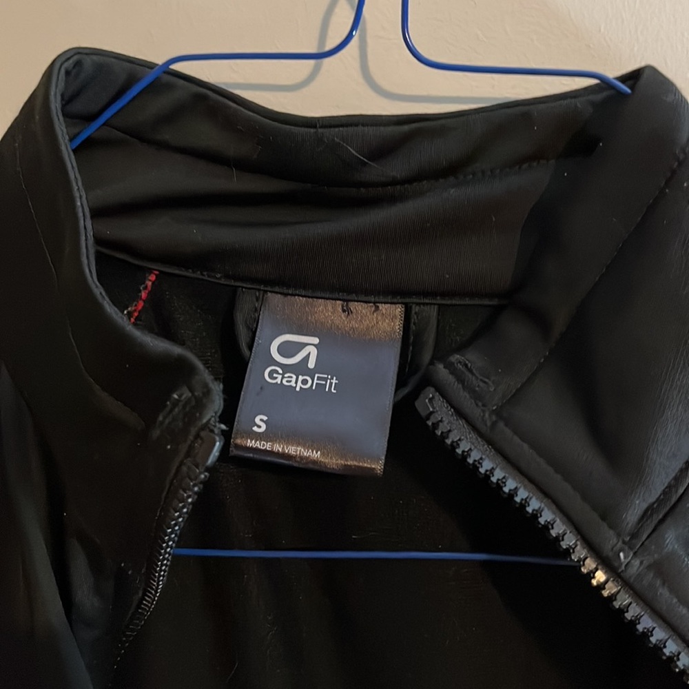 gapfit reversible recycled half zip windbreaker